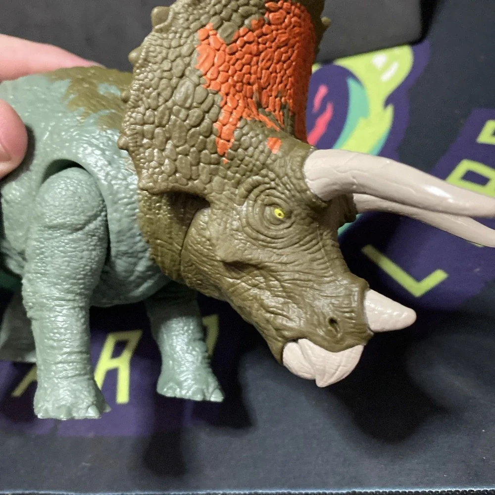 Jurassic World Primal Attack Triceratops Sound Strike Dinosaur Action Figure